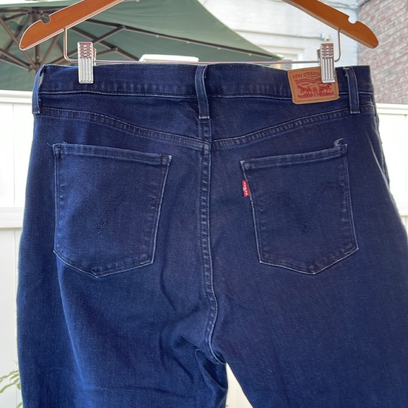 Women’s Levi’s Cropped Blue Jeans Size 16 - Picture 9 of 16